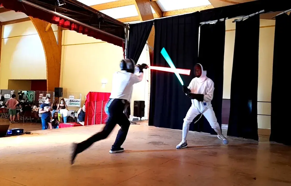 Démonstration de sabre laser à la journée des associations 2021.